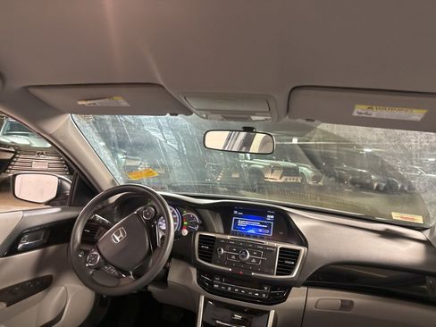 Used 2017 Honda Accord LX image 8