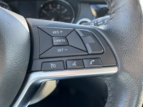 Used 2018 Nissan Rogue SV image 23