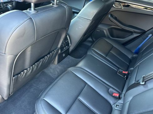 Used 2024 Porsche Macan AWD/4WD image 15