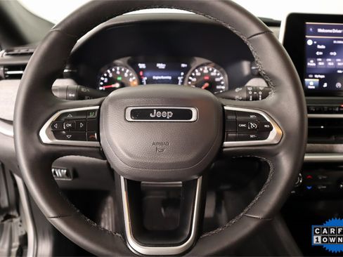 Used 2025 Jeep Compass Latitude image 3