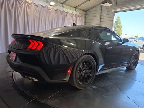 Used 2025 Ford Mustang GT Premium RWD image 3
