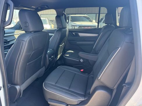 Used 2025 Buick Enclave Preferred image 12