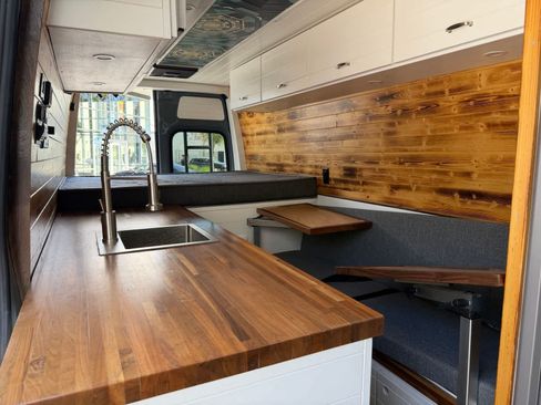 Used 2024 Mercedes-Benz Sprinter 2500 w/ Acoustic Package image 11