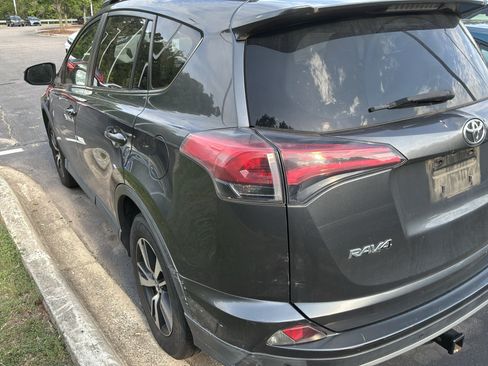 Used 2018 Toyota RAV4 XLE FWD image 6