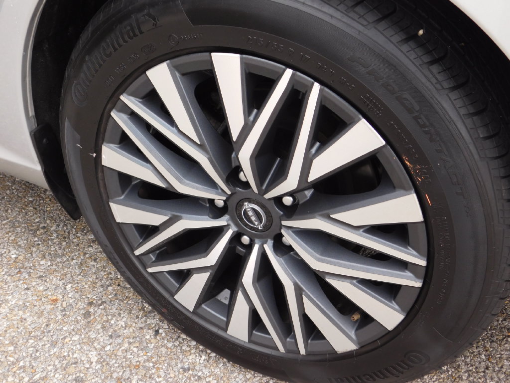 Used 2024 Nissan Altima 2.5 SV FWD image 6