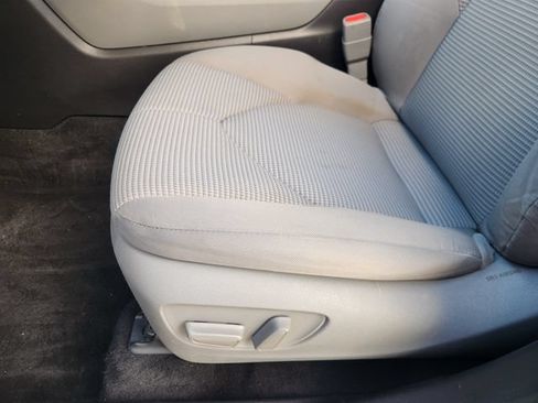 Used 2021 Toyota Highlander L FWD image 23
