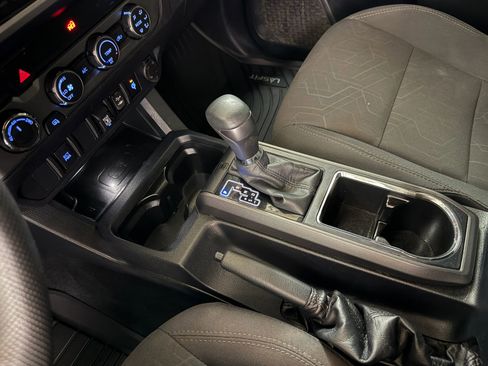 Used 2019 Toyota Tacoma TRD Sport image 34