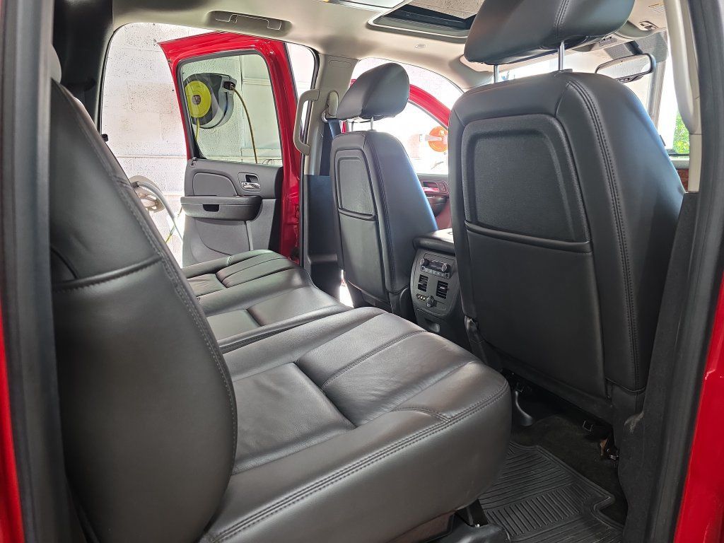 Used 2011 Chevrolet Avalanche LT AWD/4WD image 11