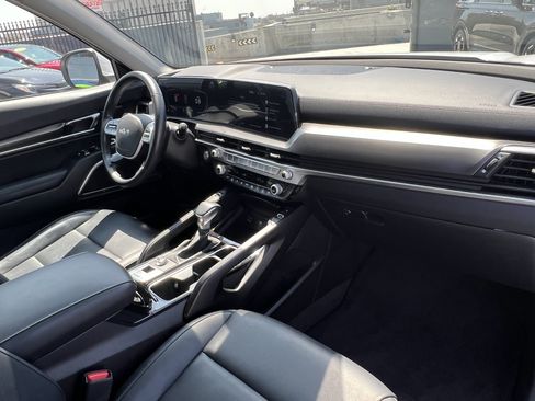 Used 2025 Kia Telluride S FWD image 16