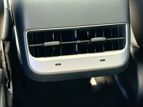 Used 2025 Tesla Model Y Long Range RWD image 25
