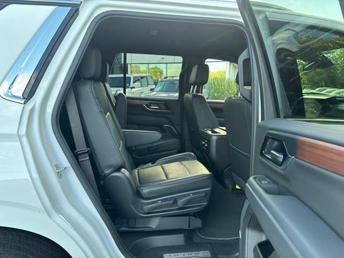 Used 2025 GMC Yukon Denali AWD/4WD image 37