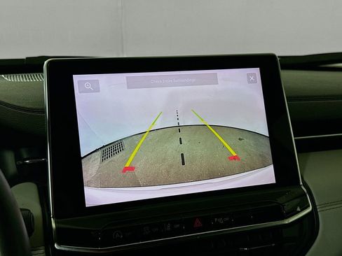 Used 2023 Jeep Compass Limited image 10