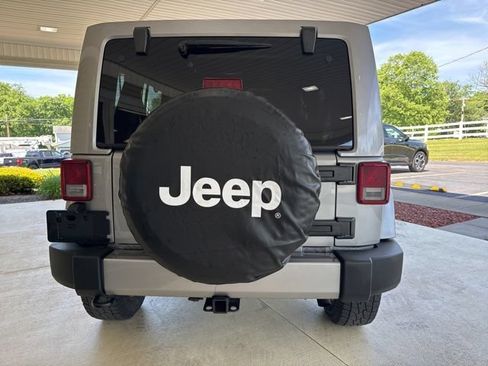Used 2017 Jeep Wrangler Unlimited Sahara w/ Max Tow Package AWD/4WD image 7