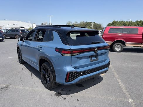 Used 2025 Volkswagen Tiguan SE R-Line AWD/4WD image 7