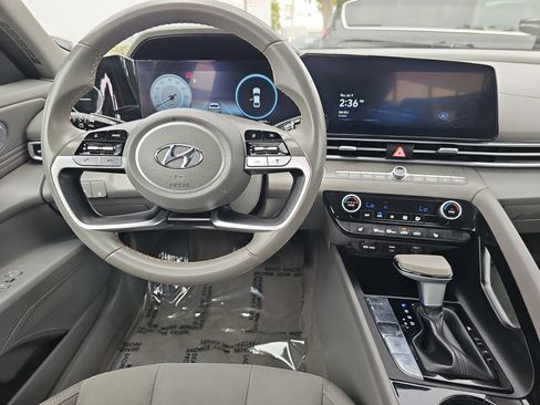 Used 2023 Hyundai Elantra SEL w/ Convenience Package FWD image 15