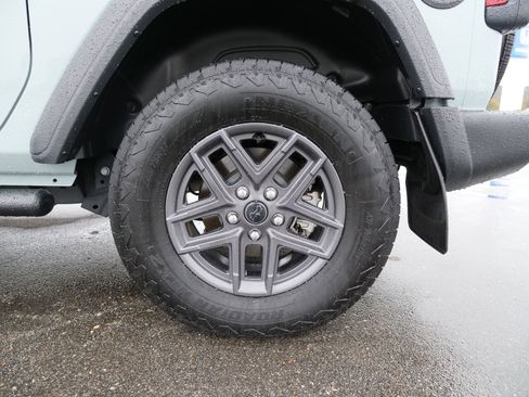 Used 2024 Jeep Wrangler Sport S image 12