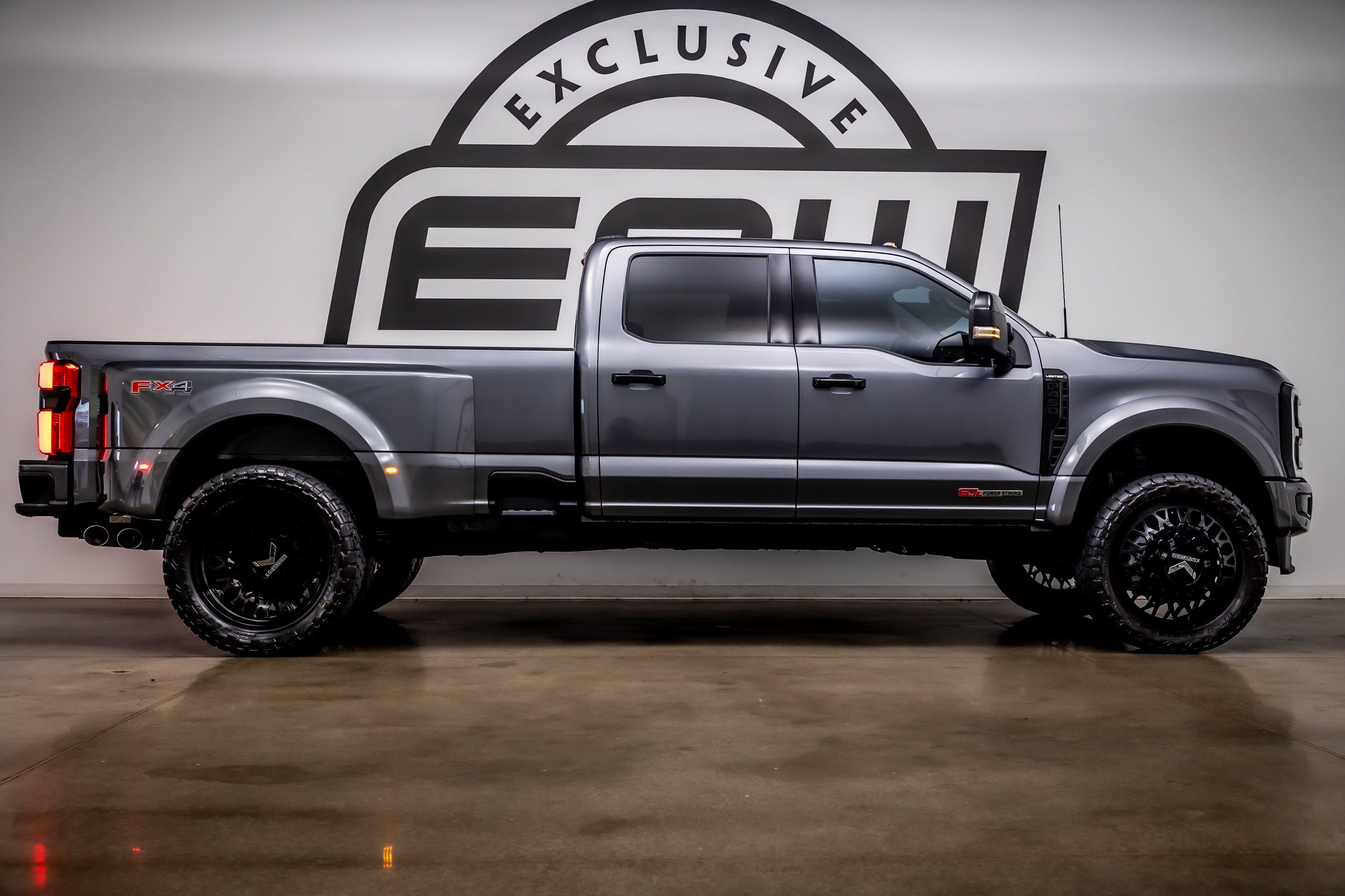 Used 2024 Ford F450 Limited w/ FX4 Off-Road Package AWD/4WD image 9