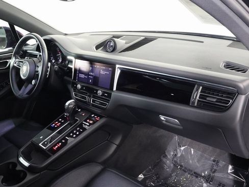 Used 2023 Porsche Macan AWD/4WD image 9