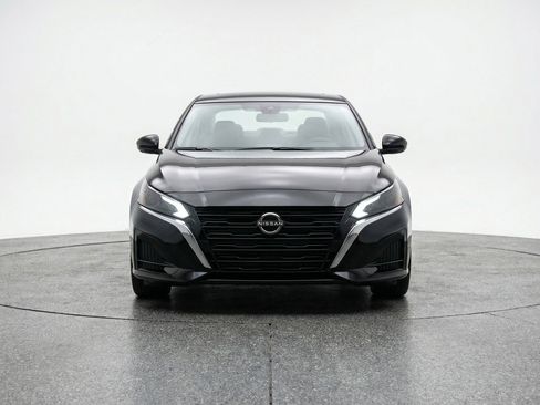 Used 2025 Nissan Altima 2.5 SV image 2