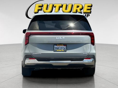 Certified 2025 Kia Carnival SX FWD image 5