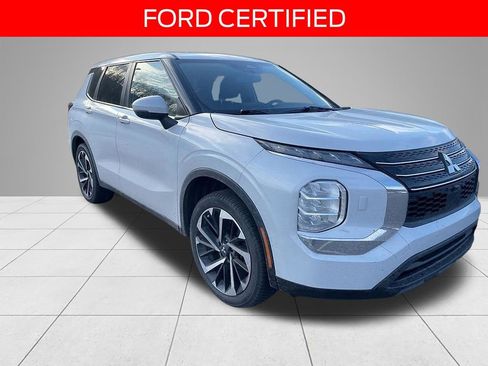 Used 2022 Mitsubishi Outlander ES image 2