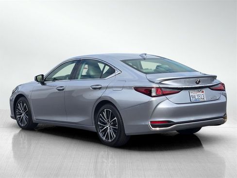 Used 2023 Lexus ES 300h w/ Premium Package image 6