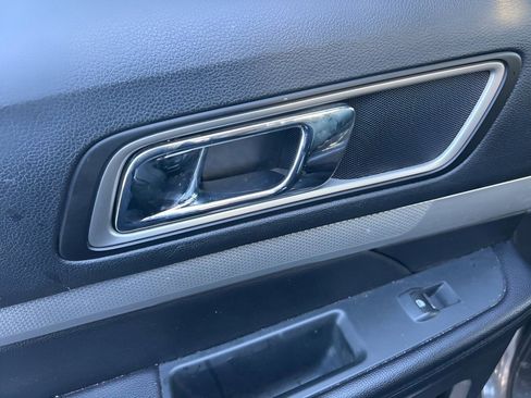 Used 2017 Ford Explorer XLT w/ Equipment Group 202A image 16