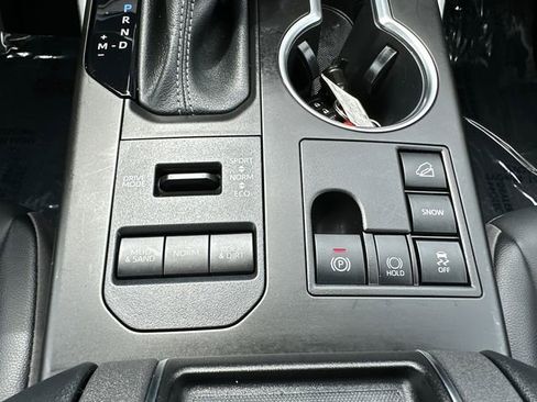 Used 2023 Toyota Highlander XLE AWD/4WD image 29
