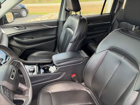 Used 2023 Jeep Grand Cherokee Limited AWD/4WD image 18