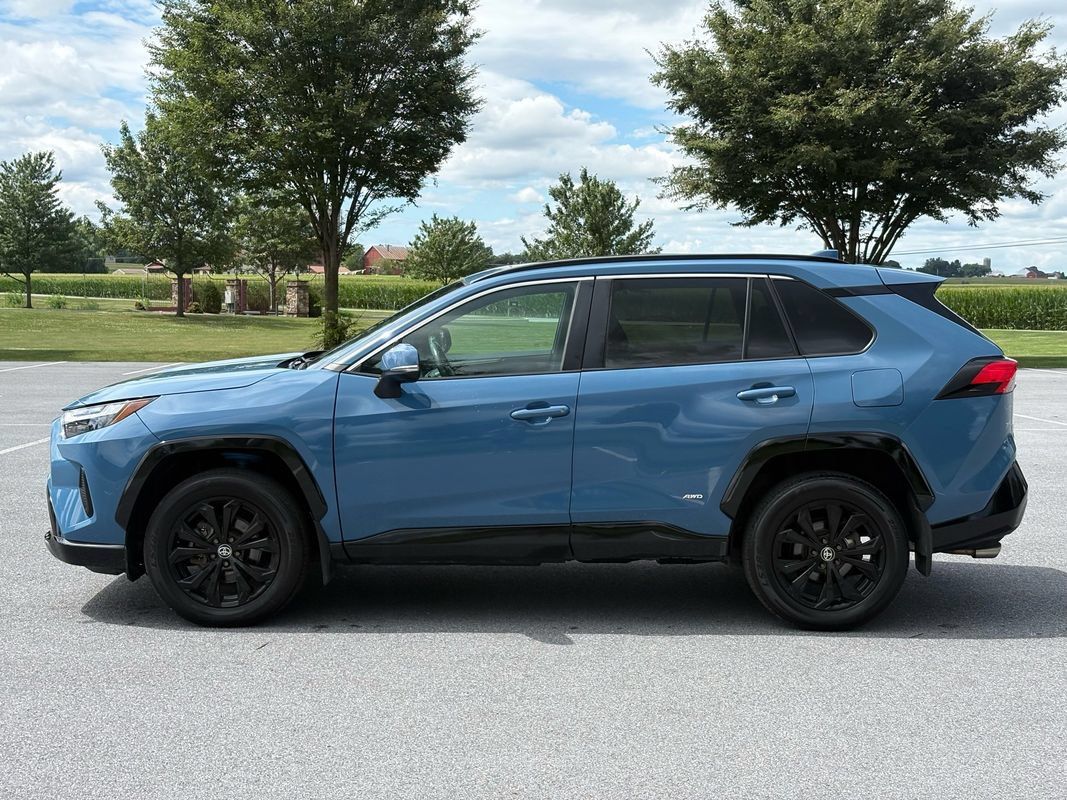 Used 2022 Toyota RAV4 SE w/ Convenience Package AWD/4WD image 5
