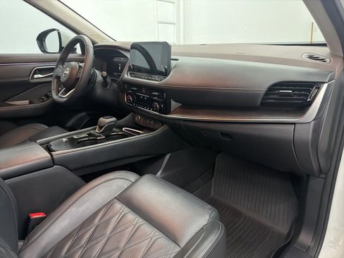 Used 2023 Nissan Rogue Platinum w/ Platinum Premium Package image 30