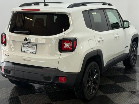Used 2018 Jeep Renegade Altitude AWD/4WD image 12