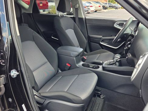 Used 2025 Kia Soul LX w/ LX Technology Package FWD image 16