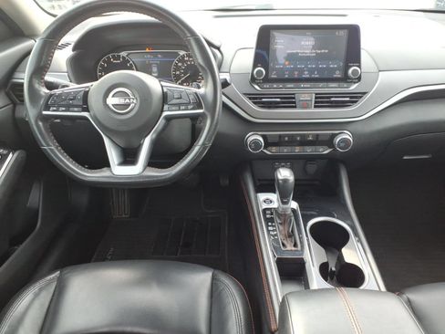 Used 2024 Nissan Altima 2.5 SR FWD image 13