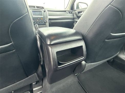 Used 2016 Toyota Camry SE image 20