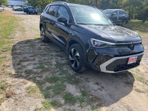 New 2025 Volkswagen Taos SE image 3