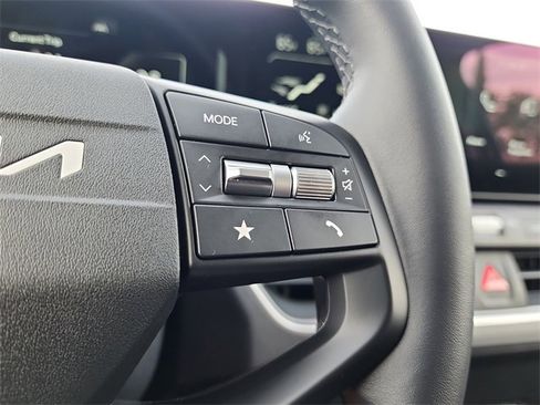 New 2025 Kia K4 EX image 23
