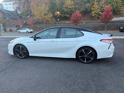 Used 2020 Toyota Camry XSE image 6