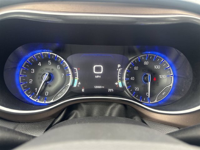 Used 2018 Chrysler Pacifica Touring-L Plus FWD image 11