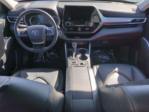 Used 2024 Toyota Highlander XLE image 28