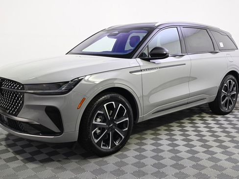 New 2026 Lincoln Nautilus Reserve image 2