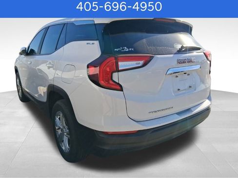 Used 2022 GMC Terrain SLE image 3