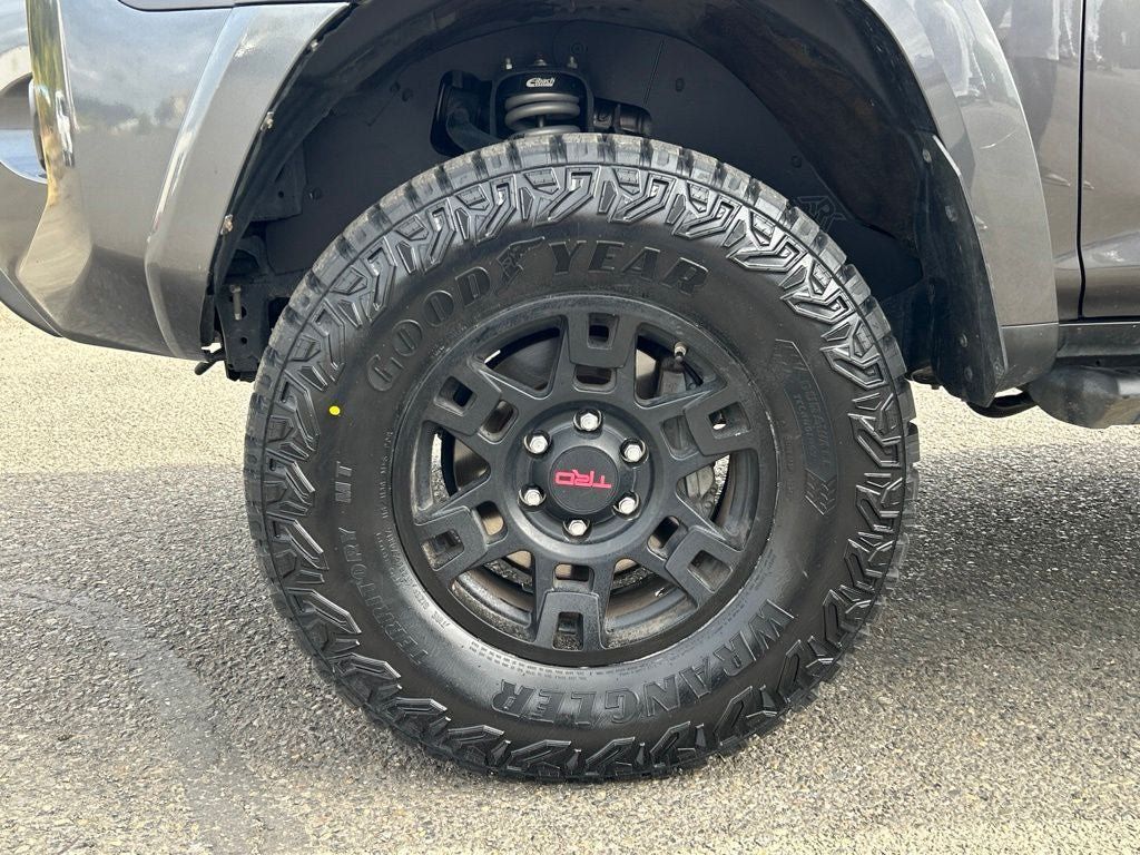 Used 2018 Toyota 4Runner SR5 AWD/4WD image 11