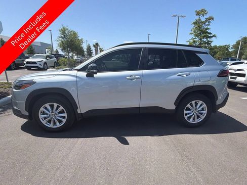 Used 2026 Toyota Corolla Cross LE FWD image 2