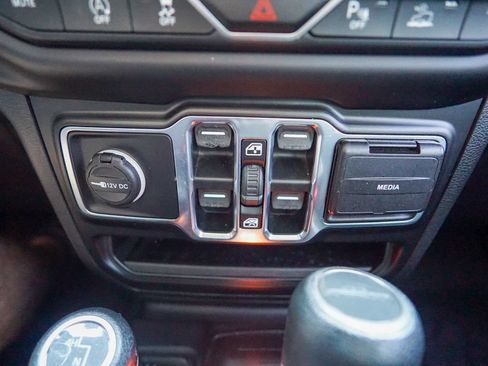 Used 2020 Jeep Gladiator Overland AWD/4WD image 26