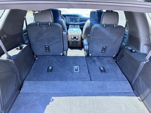 Used 2021 GMC Yukon Denali w/ Advanced Technology Package AWD/4WD image 29