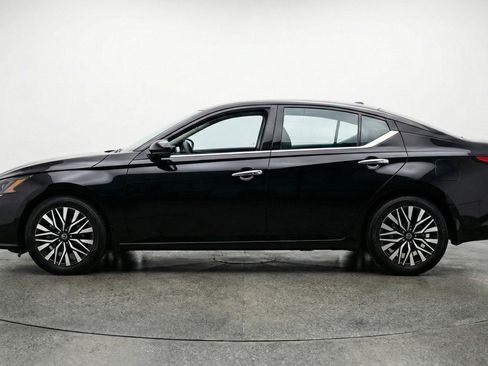 Used 2025 Nissan Altima 2.5 SV image 5