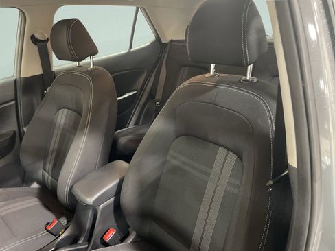 Used 2023 Hyundai Venue SEL image 14