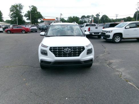 Used 2025 Hyundai Venue SEL FWD image 3