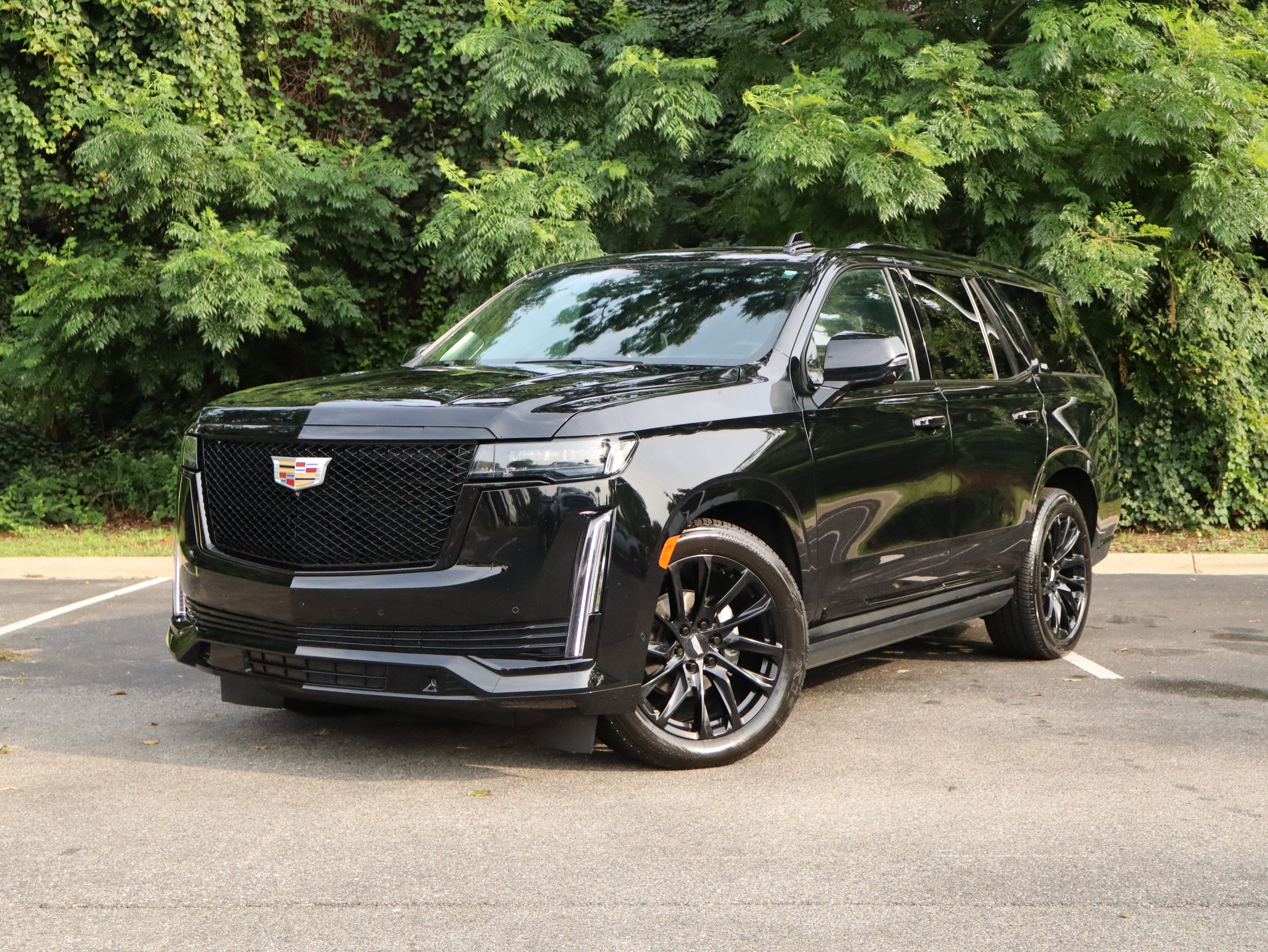 Used 2023 Cadillac Escalade Sport Platinum w/ LPO, ONYX Package AWD/4WD image 2